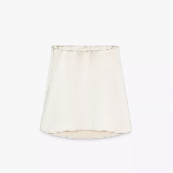 NWT ZARA BLOGGER FAV satin Top size L and XL
🚨PRICE FIRM NO DISCOUNT - Picture 14 of 16